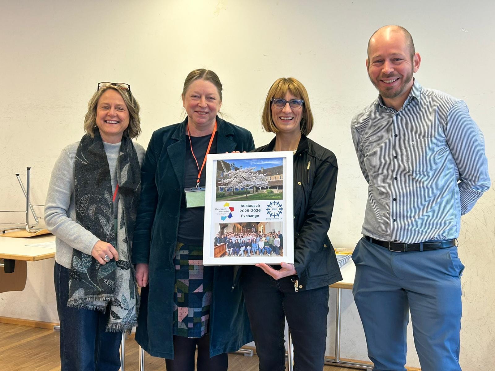 Simone Irmscher und Tanya Simpson von der Europa School UK mit Schulleiterin Martina Fuchs und Manfred Pretz von Gymnasium Unterrieden