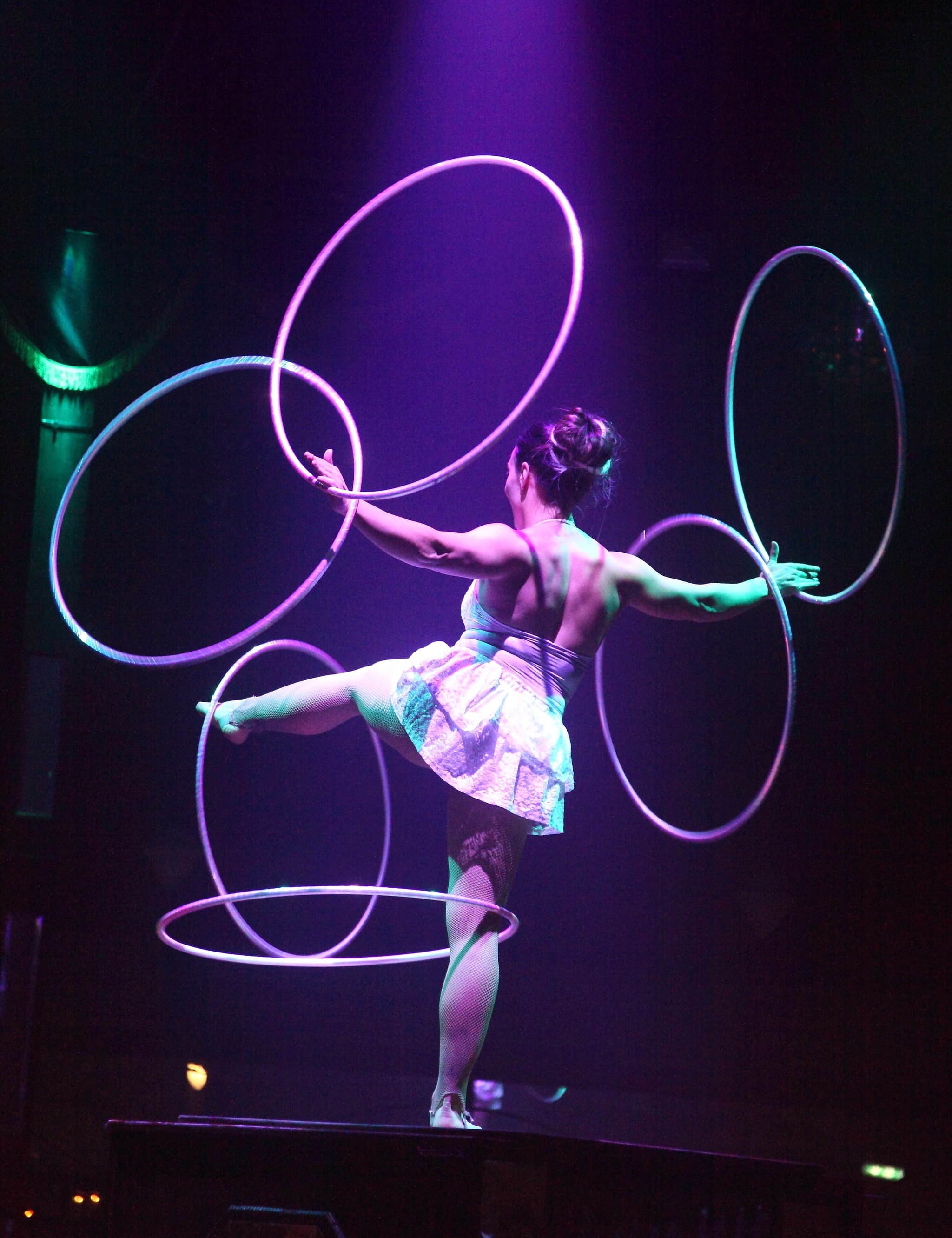 Anmut und Können: Méliejade Tremblay-Bouchard aus Kanada mit ihren Hula-Hoop-Reifen.