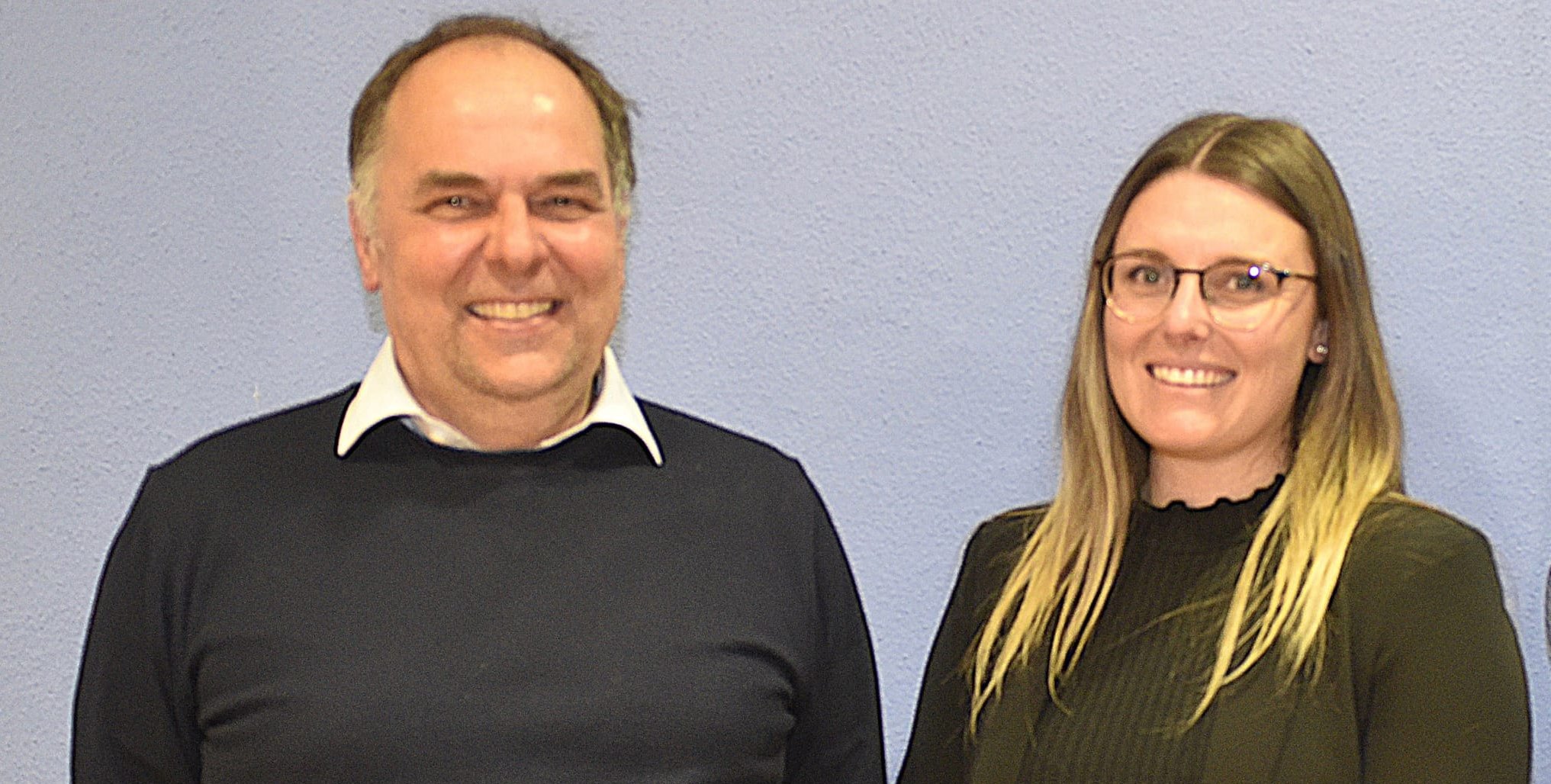 Der langjährige Hauptamtsleiter Hans-Peter Burckhardt verschiebt seinen Renteneintritt und wird Julia Ayasse, die Leiterin des Magstadter Ordnungsamts, während Mutterschutz und zweijähriger Elternzeit vertreten. Bild: Reichert