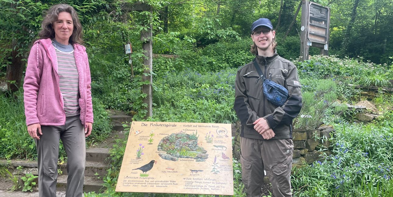 Birgit Aubert und der FÖJ'ler Nicolas Dietz. Die Biologin hat das FÖJ im Vogelzentrum etabliert, bei dem man sich nicht nur für die Umwelt einsetzt, sondern auch viel über sich selbst lernt, sagen die beiden.