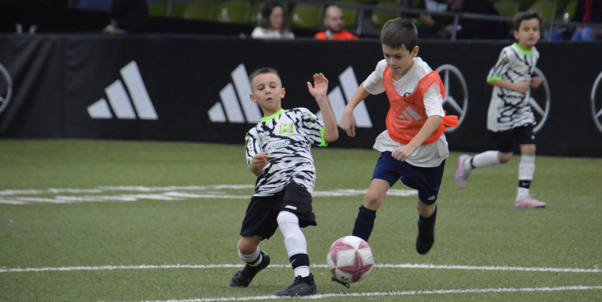 Die E-Junioren des GSV Maichingen und VfL Sindelfingen haben im Rahmen des Junior Cups ihren großen Auftritt.Bild: Zvizdiç