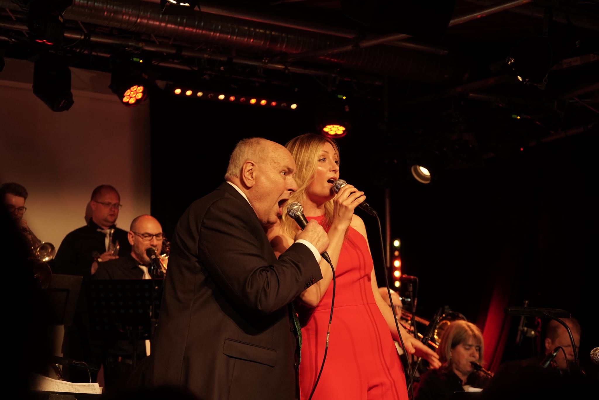 Jörg Gebhardt und Friederike Nößner bei einem Vokalduett.