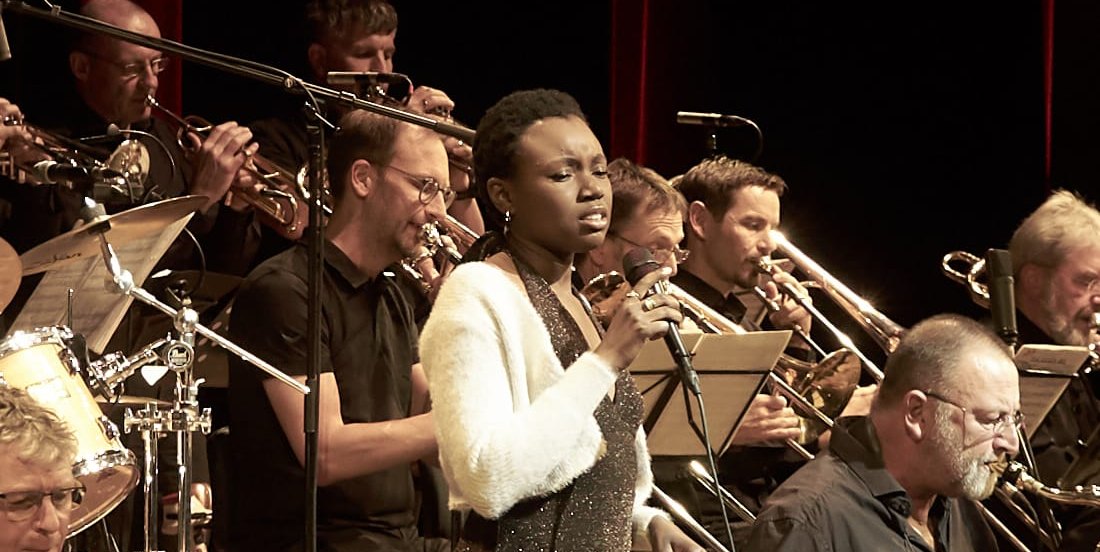 Gaststängerin der STB Big Band Laureen Mobo