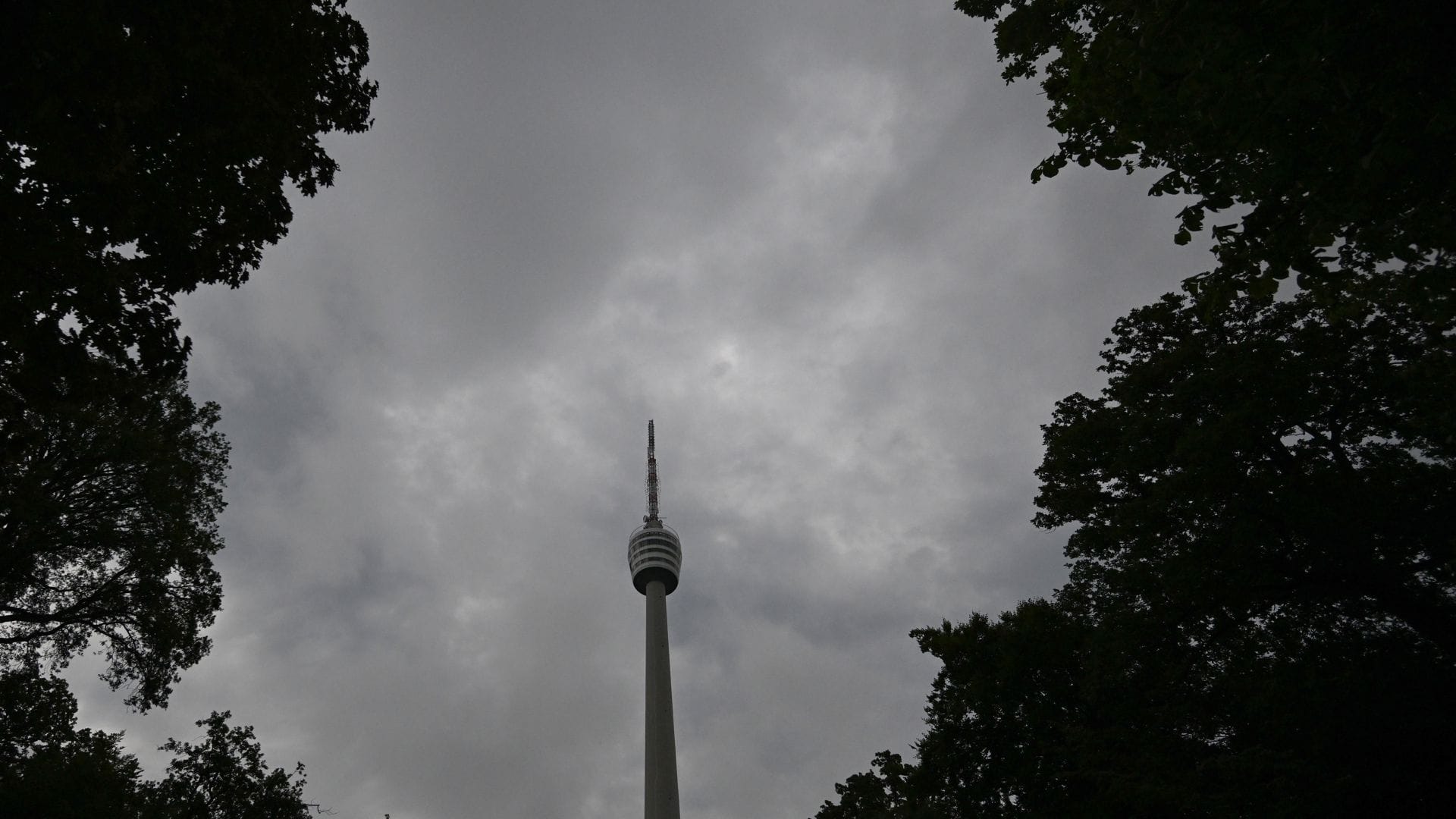 In den kommenden Tagen bleibt es bei einem wenig verlässlichen Mix aus Sonne und Regen. (Symbolbild)
