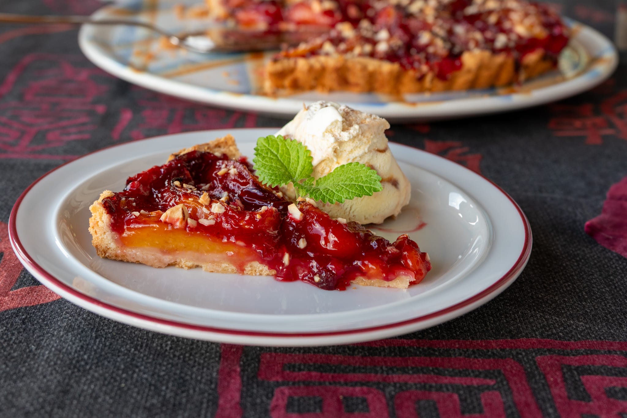 Nektarinentarte mit Sauerkirschmarmelade Bild: Nüßle