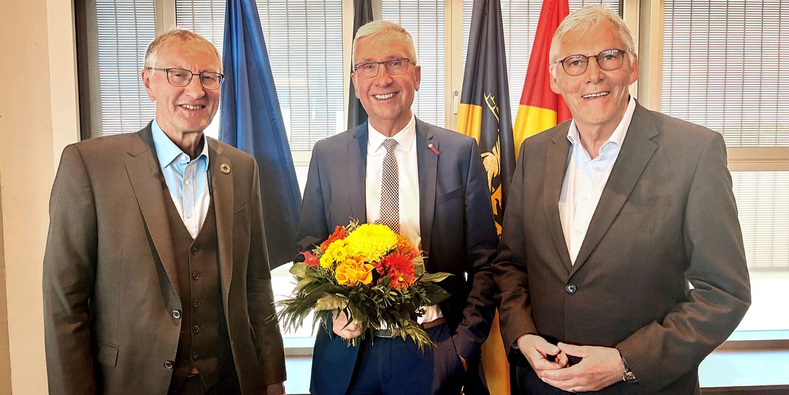 Foto: (v.l.n.r.) Landrat Roland Bernhard (Böblingen), Geschäftsführer Alexander Schmidtke, Landrat Helmut Riegger (Calw).