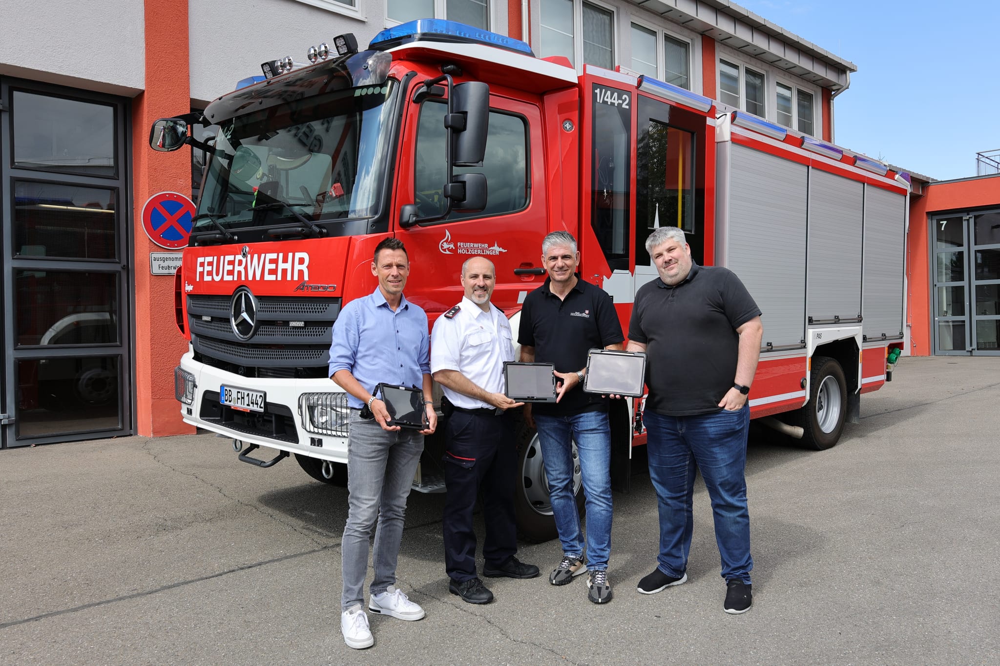 Der  Erste Beigeordnete Jean-Rémy Planche, Kommandant Markus Rath, Bürgermeister Ioannis Delakos und Ralph Hanus, Leiter der Stabsstelle Digitalisierung & IT (von links). Bild: z