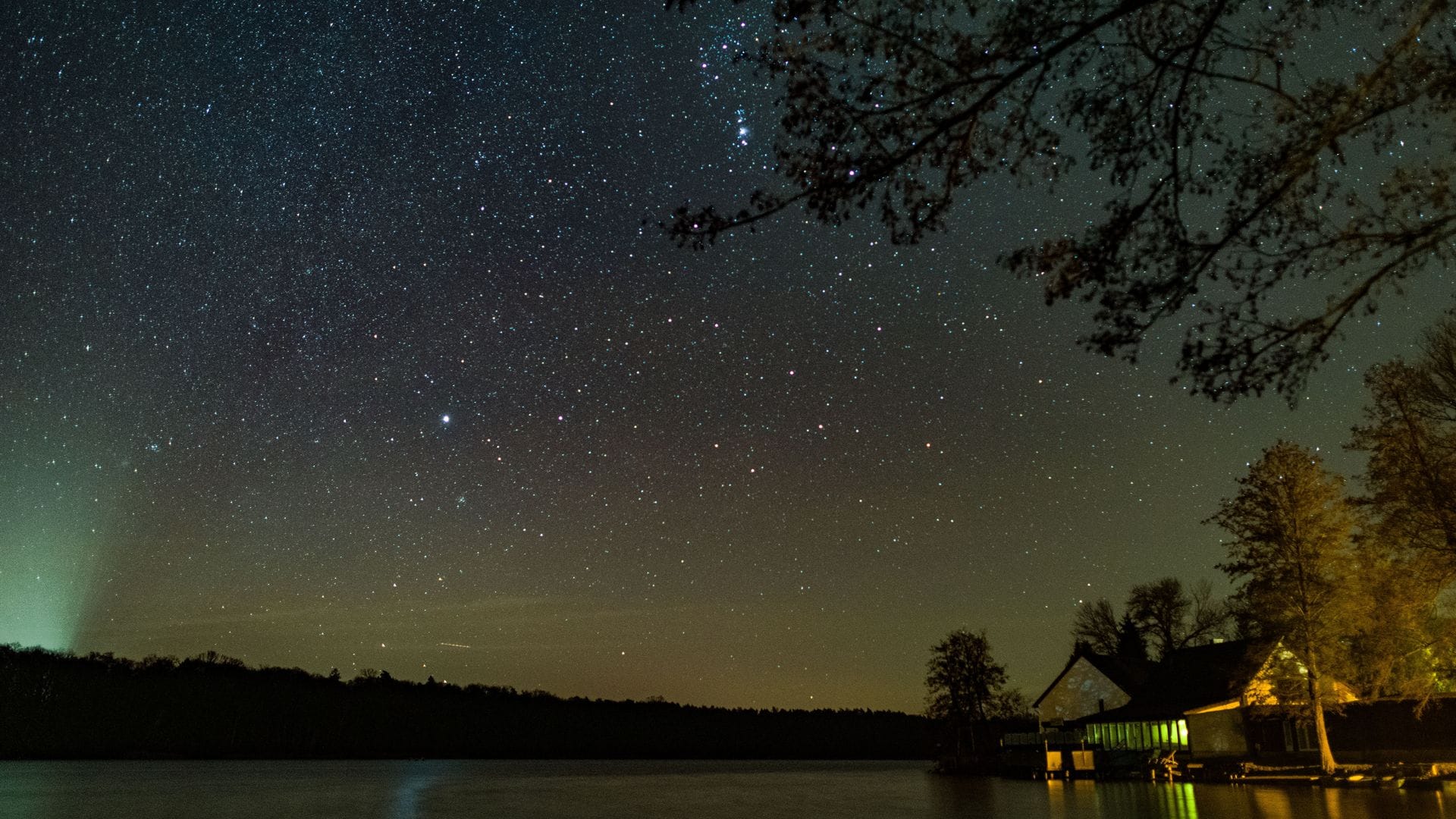 In der Silvesternacht lohnt nicht nur der Blick auf Raketengefunkel. (Archivbild)