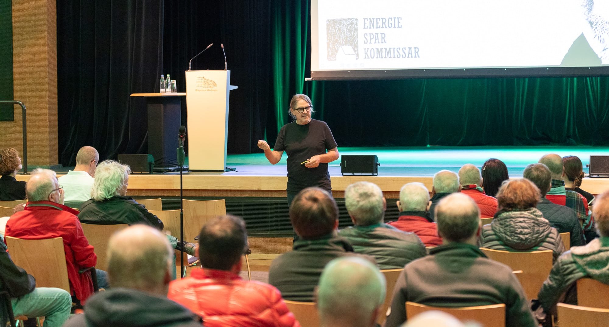 Abschlussveranstaltung im Bürgerhaus Maichingen mit „Energiesparkommissar“ Carsten Herbert.