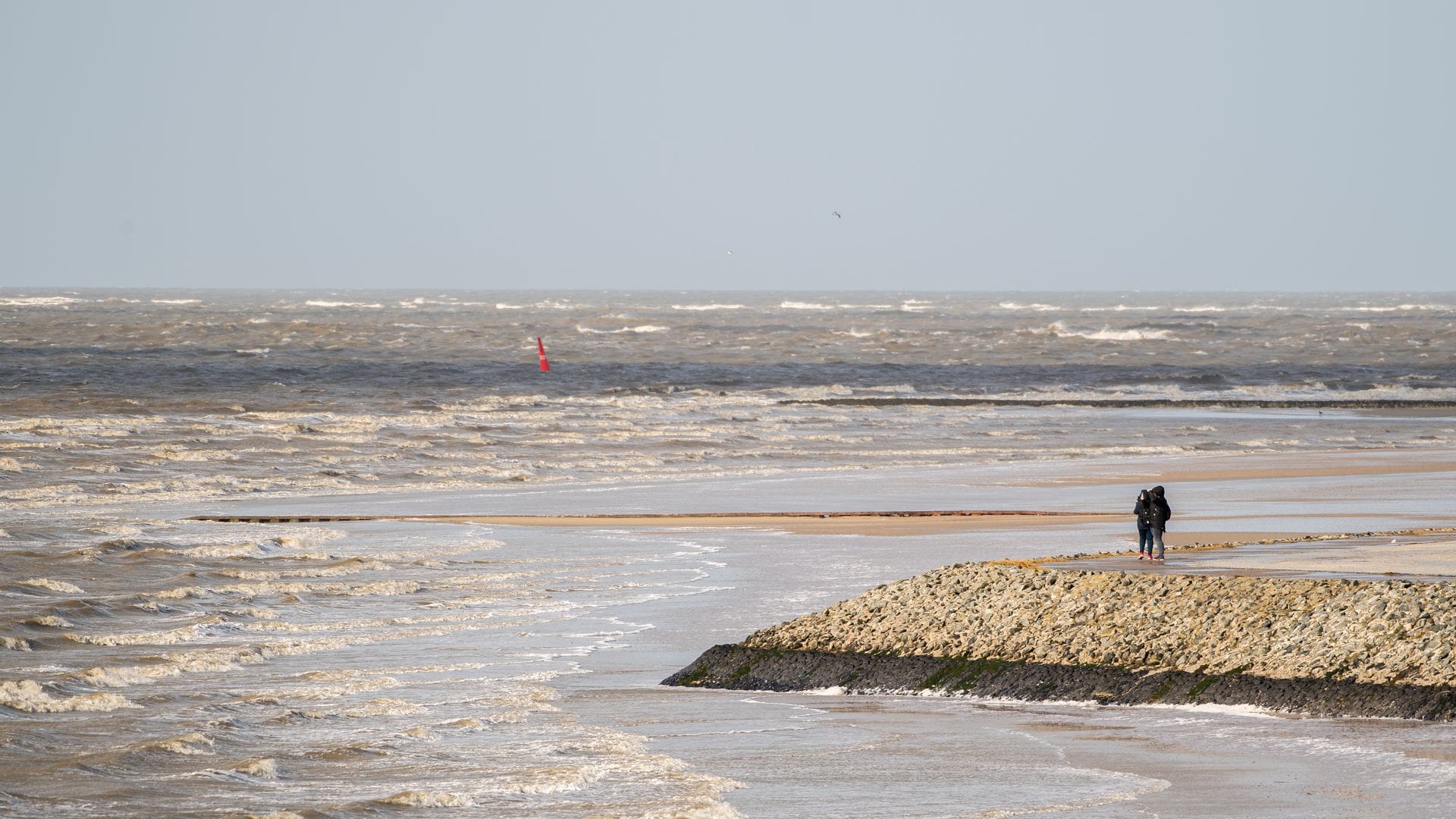 Wissenschaftler gehen davon aus, dass der Meeresspiegel in der Nordsee bis 2100 zwischen 30 und 120 Zentimeter steigen wird. (Archivbild)
