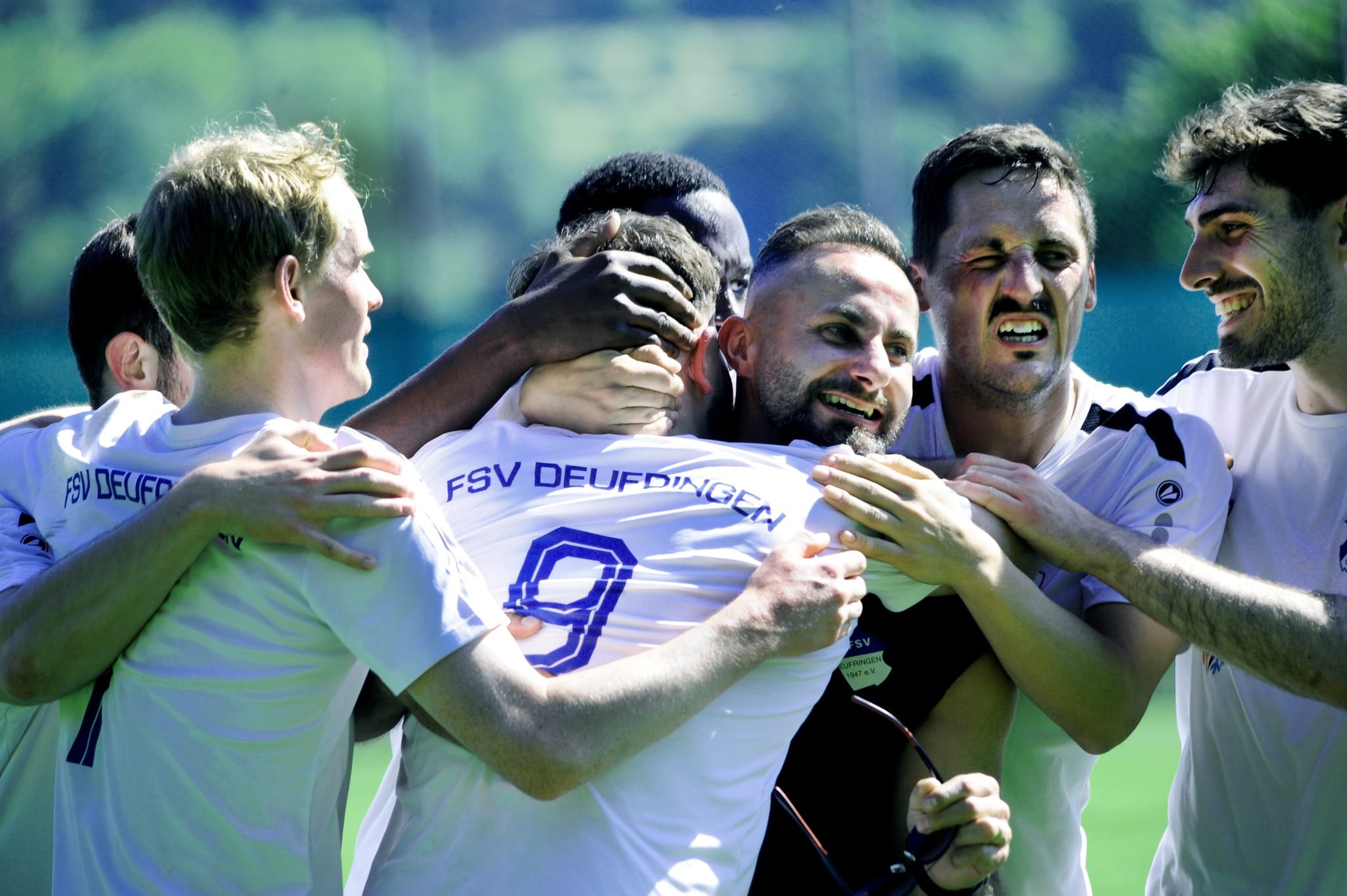 Großer Jubel beim FSV Deufringen nach dem Heimsieg gegen Oberjesingen.