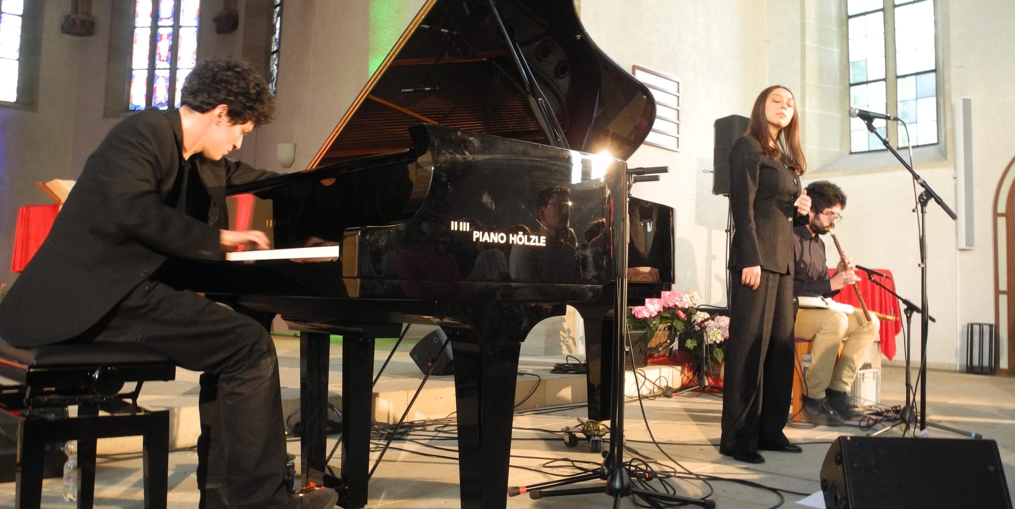 Von links: Jazzpianist Guglielmo Santimone, Sängerin Lusine Sargsyan sowie Vittorio Gravagna, Gitarrist und Duduk-Spieler.