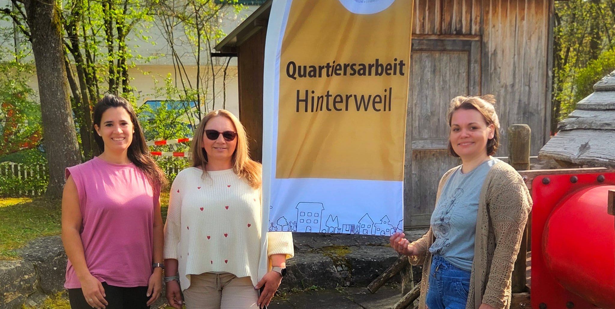Laura Vargas Gonzalez (Quartiersmanagerin), in der Mitte Danuta Treder (Leitung Kita und Familienzentrum Nikolaus-Lenau-Platz) und rechts Timea Hajdu (Quartiersmanagerin).