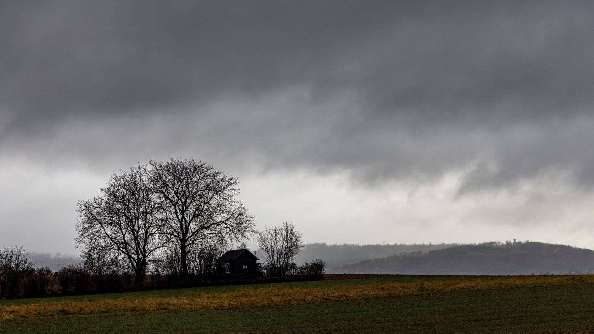 Am Montag ist der Himmel im Südwesten laut DWD stark bewölkt, gebietsweise kann es auch regnen (Symbolbild).