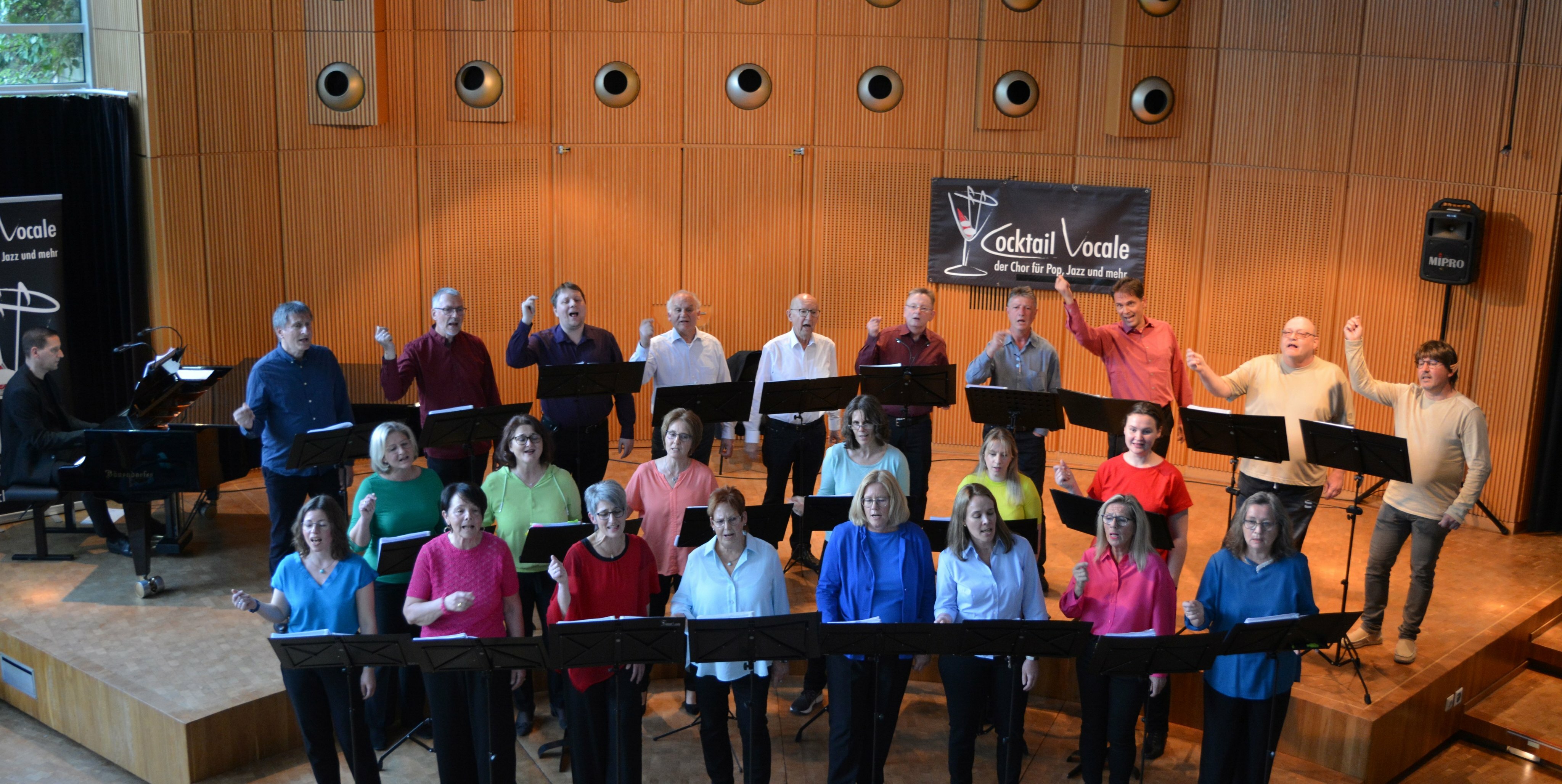 Der Chor Cocktail Vocale beim Auftritt im Odeon der SMTT.