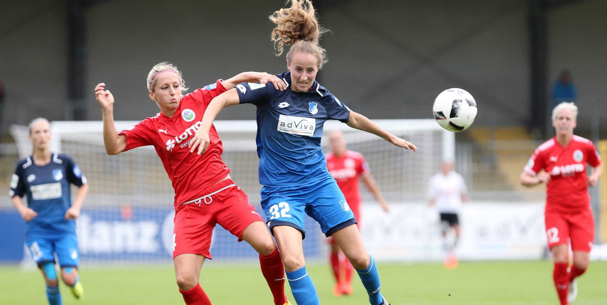 Tamar Dongus (rechts noch im Trikot der TSG Hoffenheim) spielt künftig für den VfB.