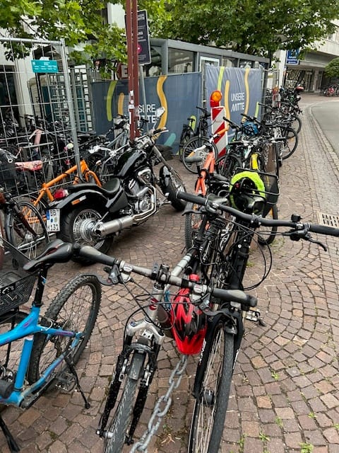 Die Grünen im Sindelfinger Gemeidnerat haben einen Antrag für mehr Fahrrad-Abstellplätze gestellt.