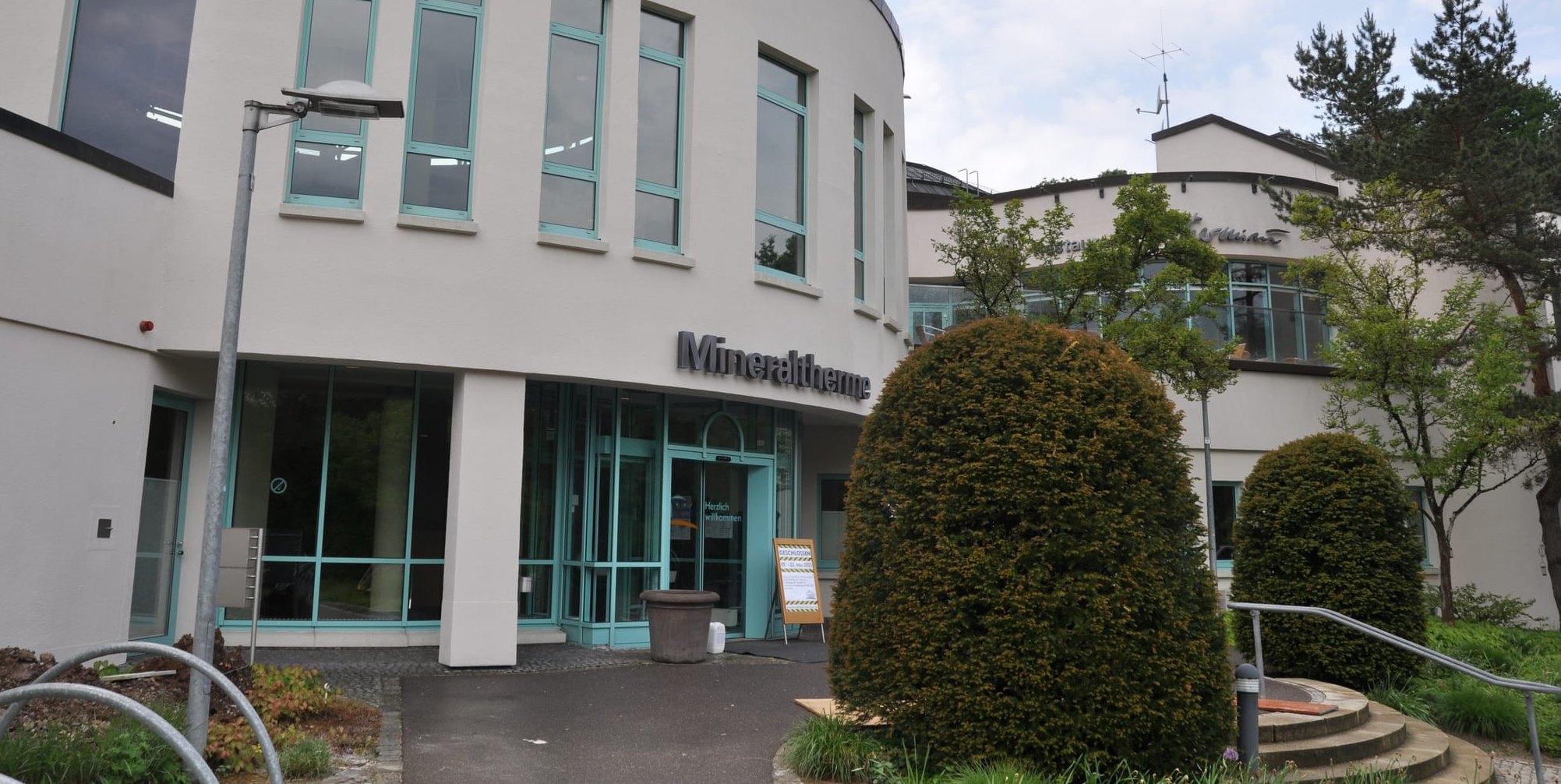 Der Haupteingang der Mineraltherme Böblingen.