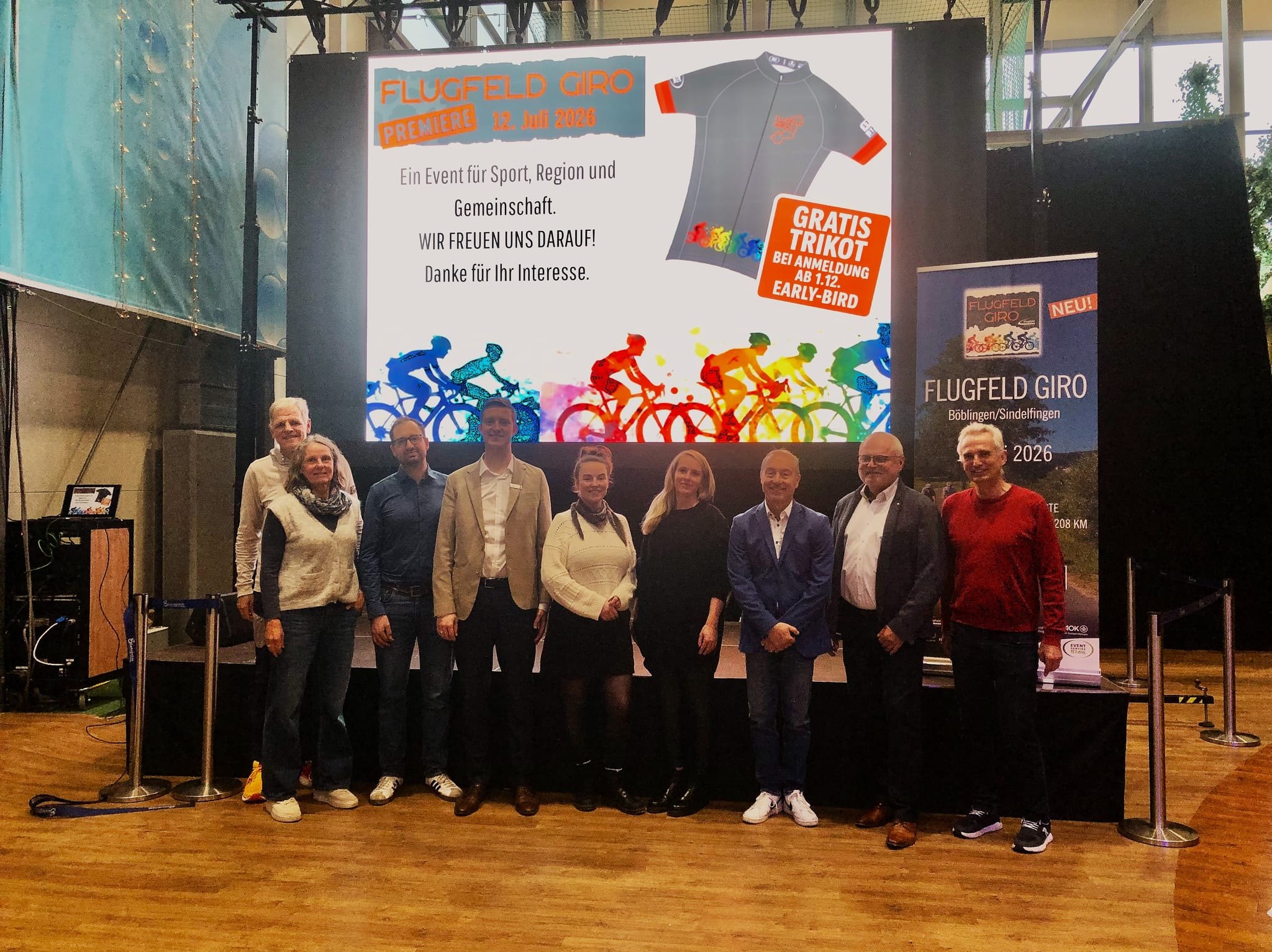 Veranstalter und Sponsoren freuen sich auf den Flugfeld Giro (von links): Axel und Karen Stahl (Event Service Stahl), Christian Kaiser (Lembergerland Kellerei Rosswag), Patrick Wagner (Kreissparkasse Böblingen), Hannah Kussel (Flugfeld), Fabi Germann (Bikes n‘ Boards), Alfred Bauser (AOK Stuttgart – Böblingen), Dr. Karl Peter Hoffmann (Stadtwerke Sindelfingen), Andreas Morlok (RSV Öschelbronn).