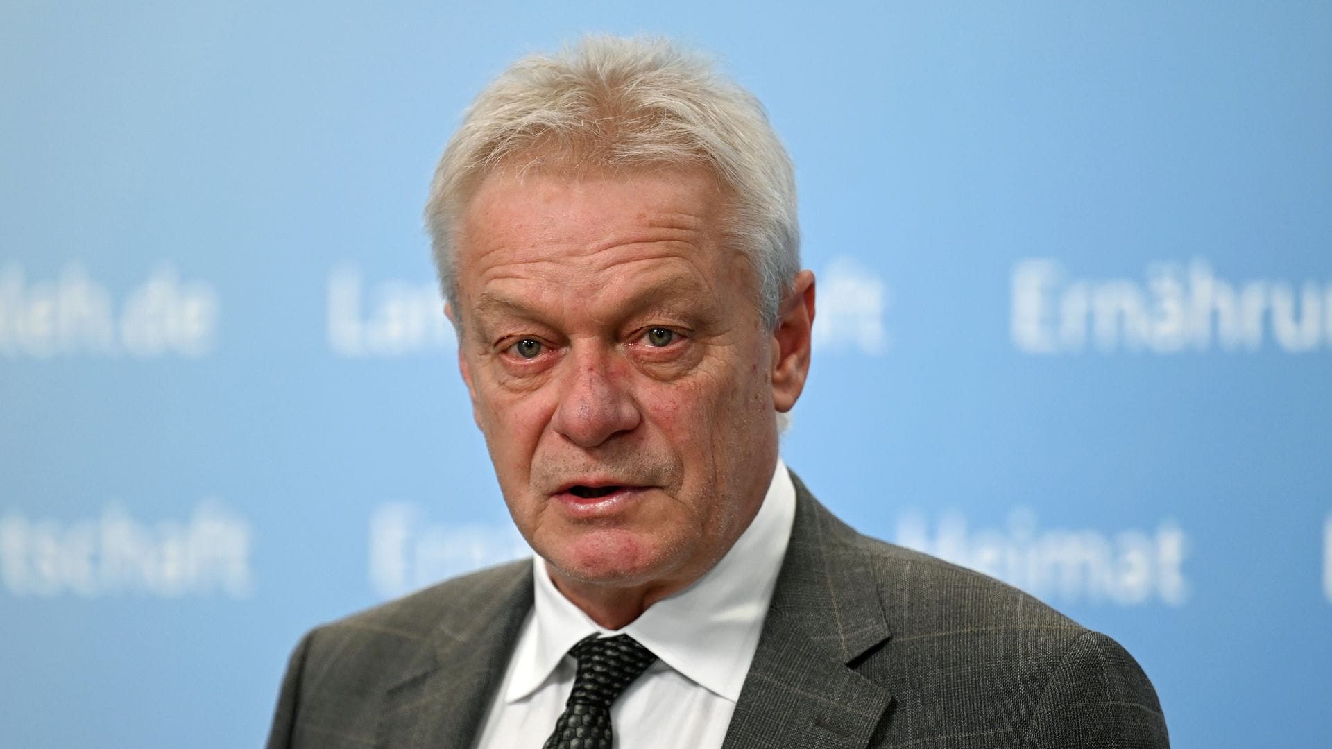 Alois Rainer stellt die Ergebnisse des Reports "Deutschland, wie es isst" vor.