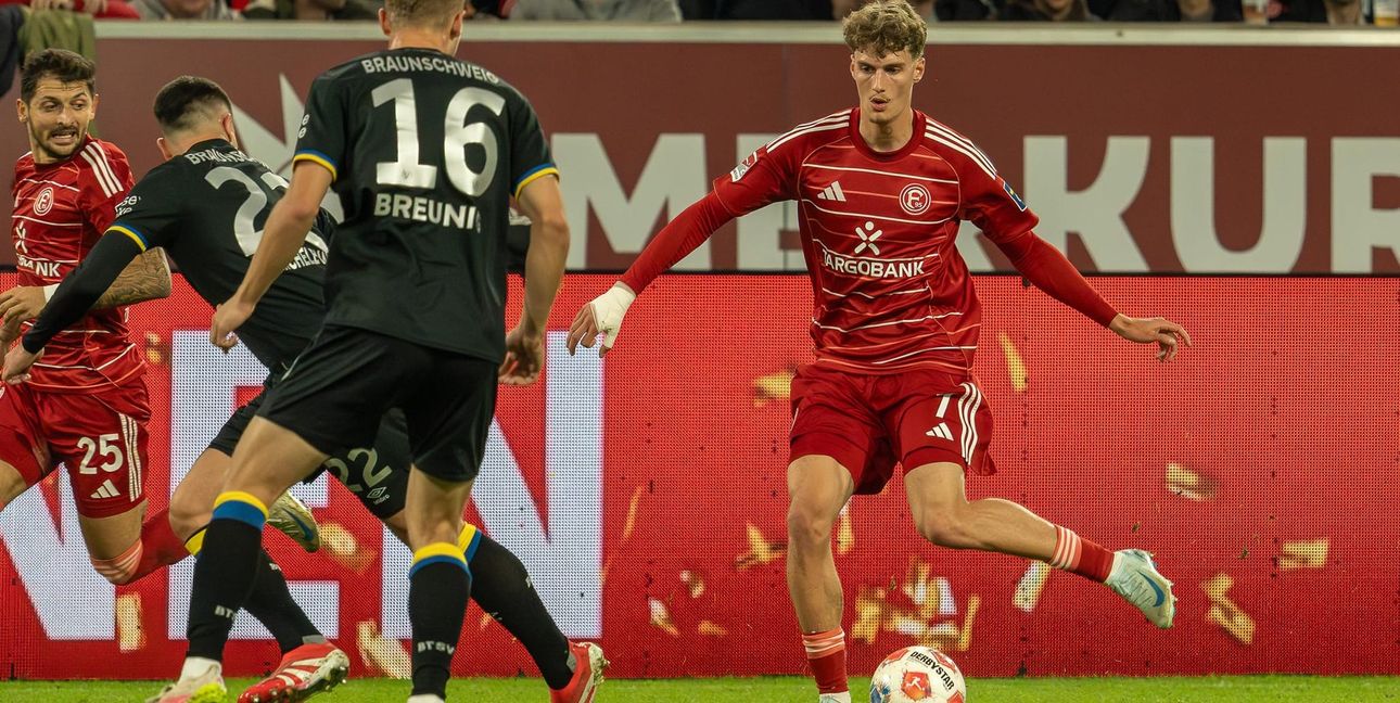 Luca Raimund am Ball. Der gebürtige Böblinger hat für Fortuna Düsseldorf sein erstes Tor in der 2. Bundesliga geschossen.