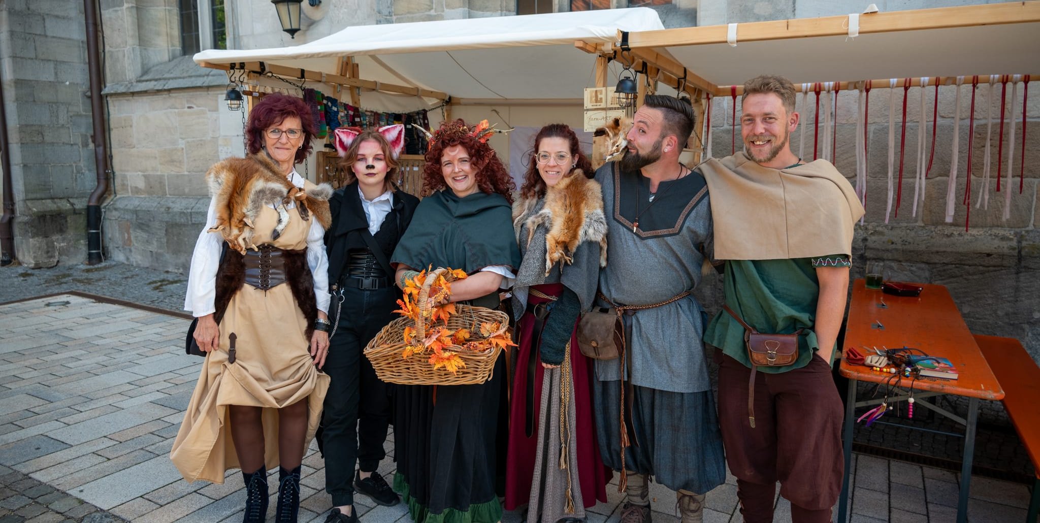 Vom Kräuterweib bis zum Knecht sind viele auf dem Mittelaltermarkt unterwegs.