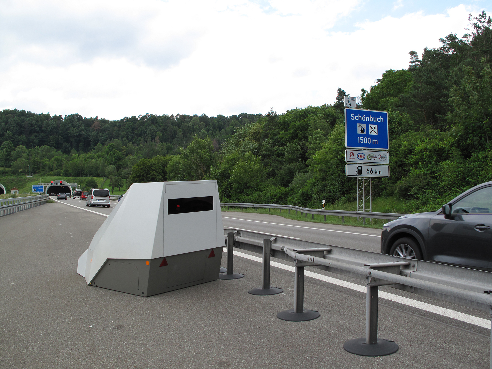 Eine solcher mobiler Blitzer wurde in Schönaich beschädigt. (Symbolbild)