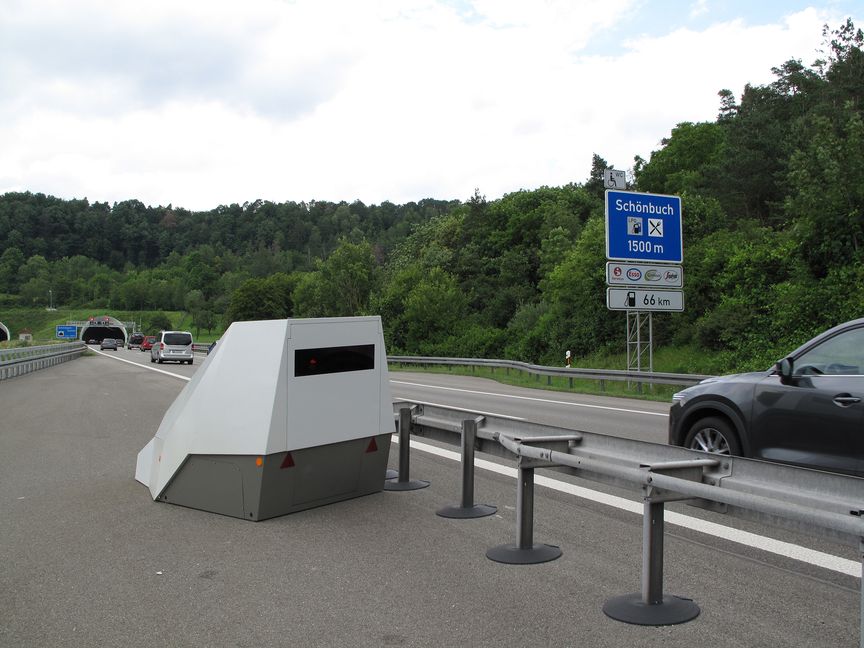Eine solcher mobiler Blitzer wurde in Schönaich beschädigt. (Symbolbild)