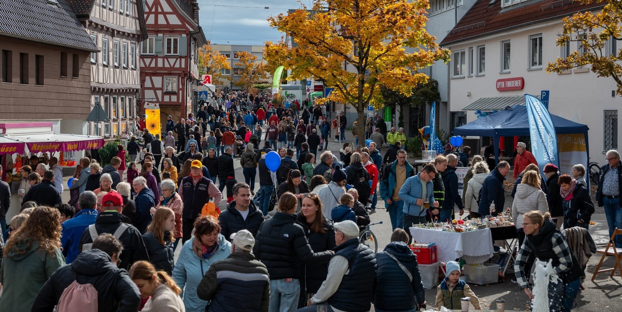 Der Holzgerlinger Herbst lädt zum gemütlichen Bummel ein.
Bild: Nüßle/A