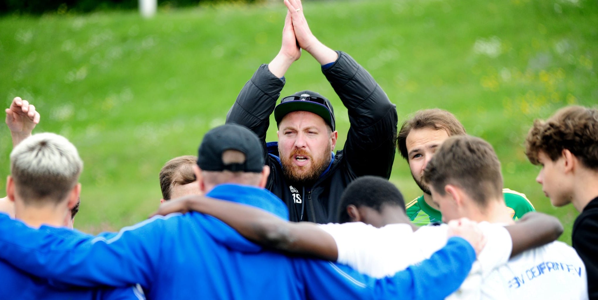 Trainer Heiko Schmidt und der FSV Deufringen liefern sich mit der SpVgg Aidlingen ein Kopf-an-Kopf-Rennen um den Relegationsplatz.