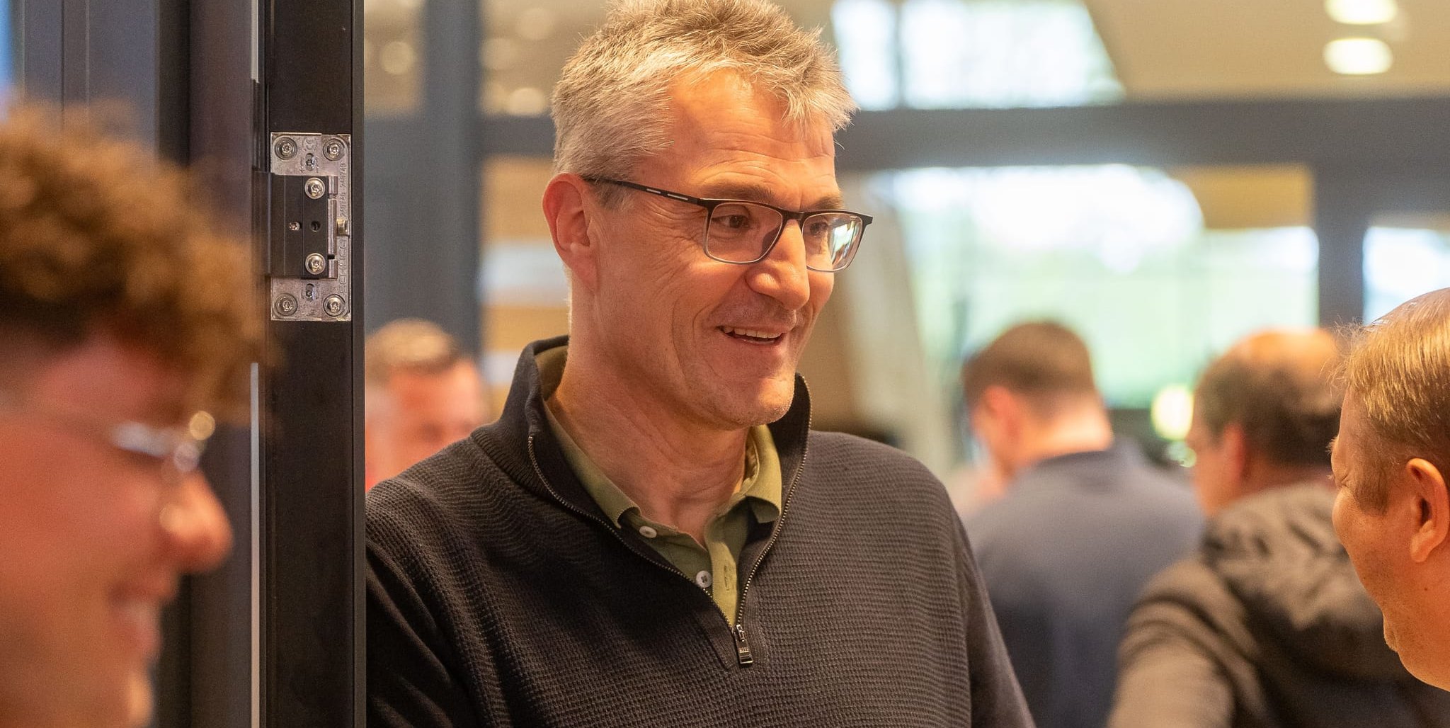 Knut Kircher ist auch nach seiner aktiven Zeit als Fußball-Schiedsrichter ein gefragter Gesprächspartner. 	Bild: Eibner