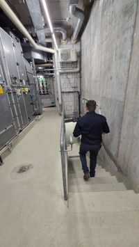 Der technische Bereich erstreckt sich auf zwei Ebenen