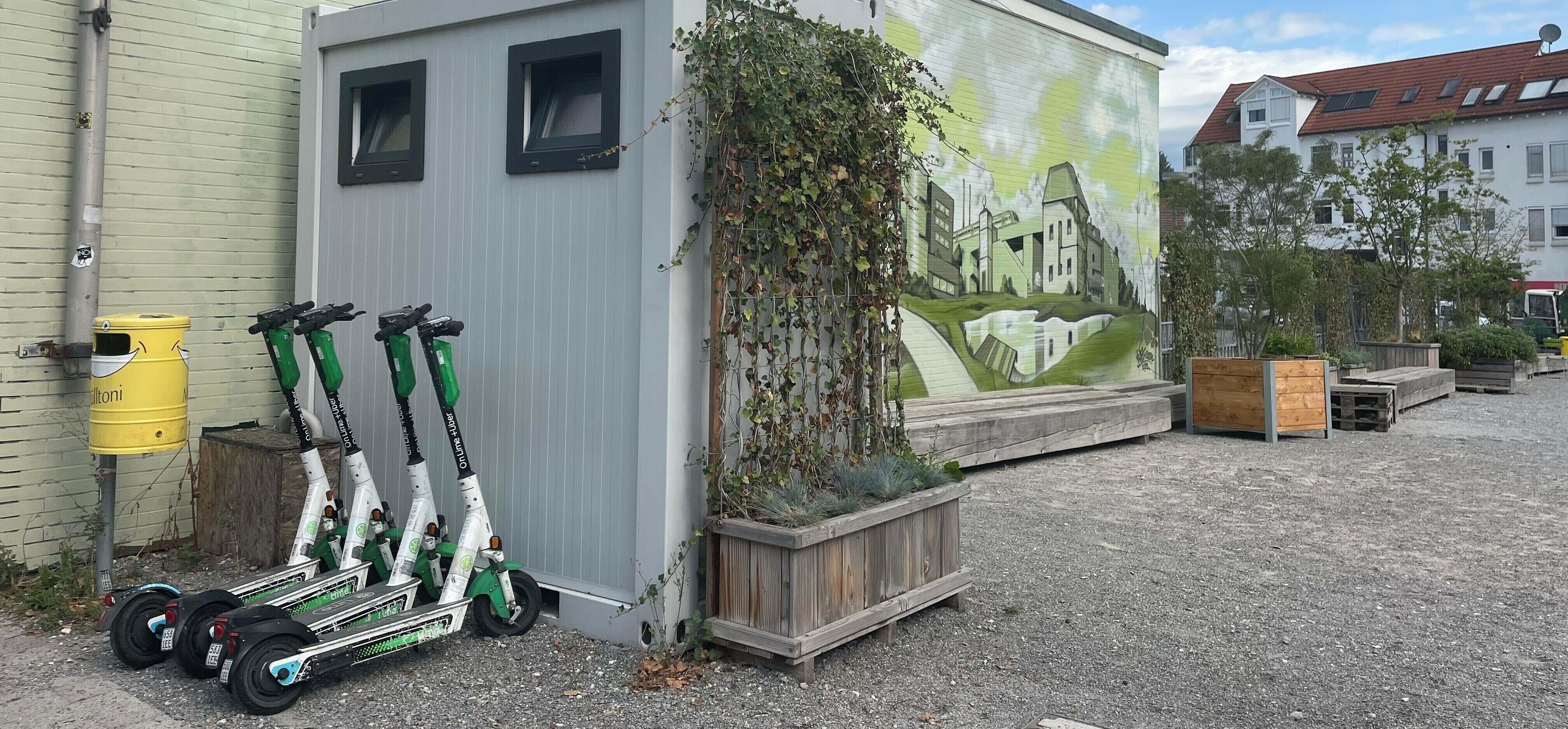 Ordentlich aufgereihte E-Scooter in Sindelfingen am Grünen Platz. Bild: Gospodarczyk