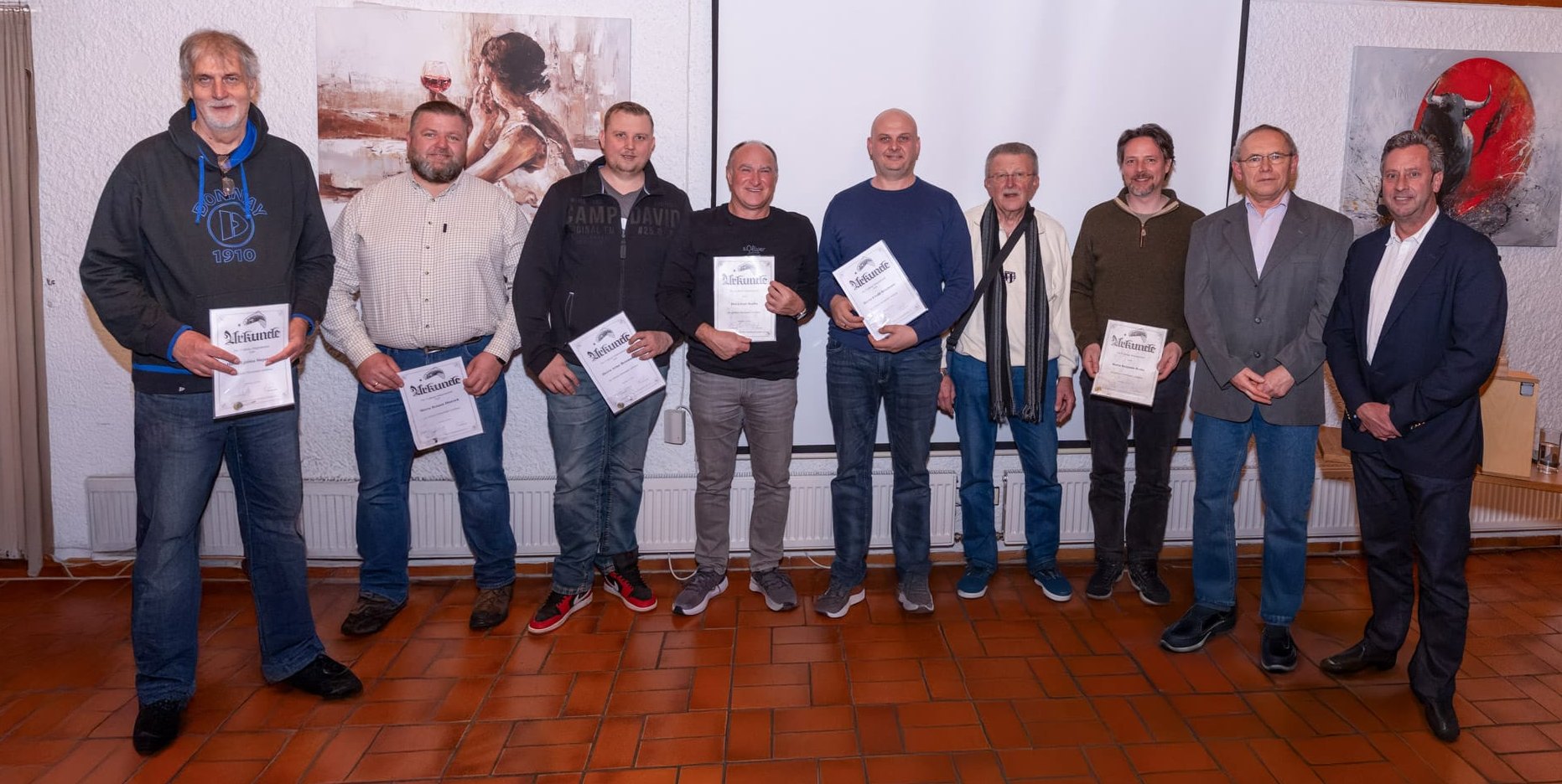 Ljubisa Stojanovic, Roman Dietrich, Artur Brozmann, Ioan Henika, Ewald Brozmann, Rainer-Joachim Faude, Benjamin Bruha, Josef Pawlitschek sowie ganz rechts der erste Vorsitzende Roland Narr (von links).