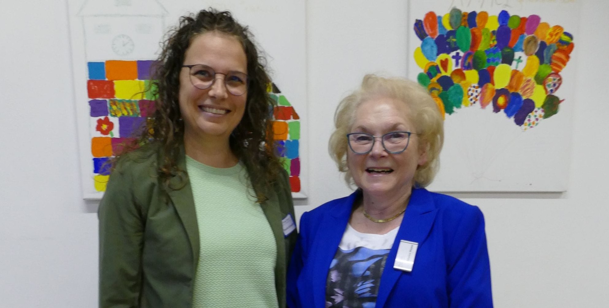 Die Fachbereichsleiterin beim Evangelischen Diakonieverband Carolin Schlanderer (links) und Monika Wejwar vom Hospizverein Böblingen-Sindelfingen. Bild: Lück