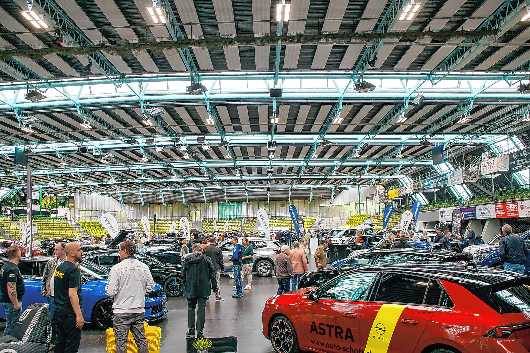 Autosalon im Sindelfinger Glaspalast.