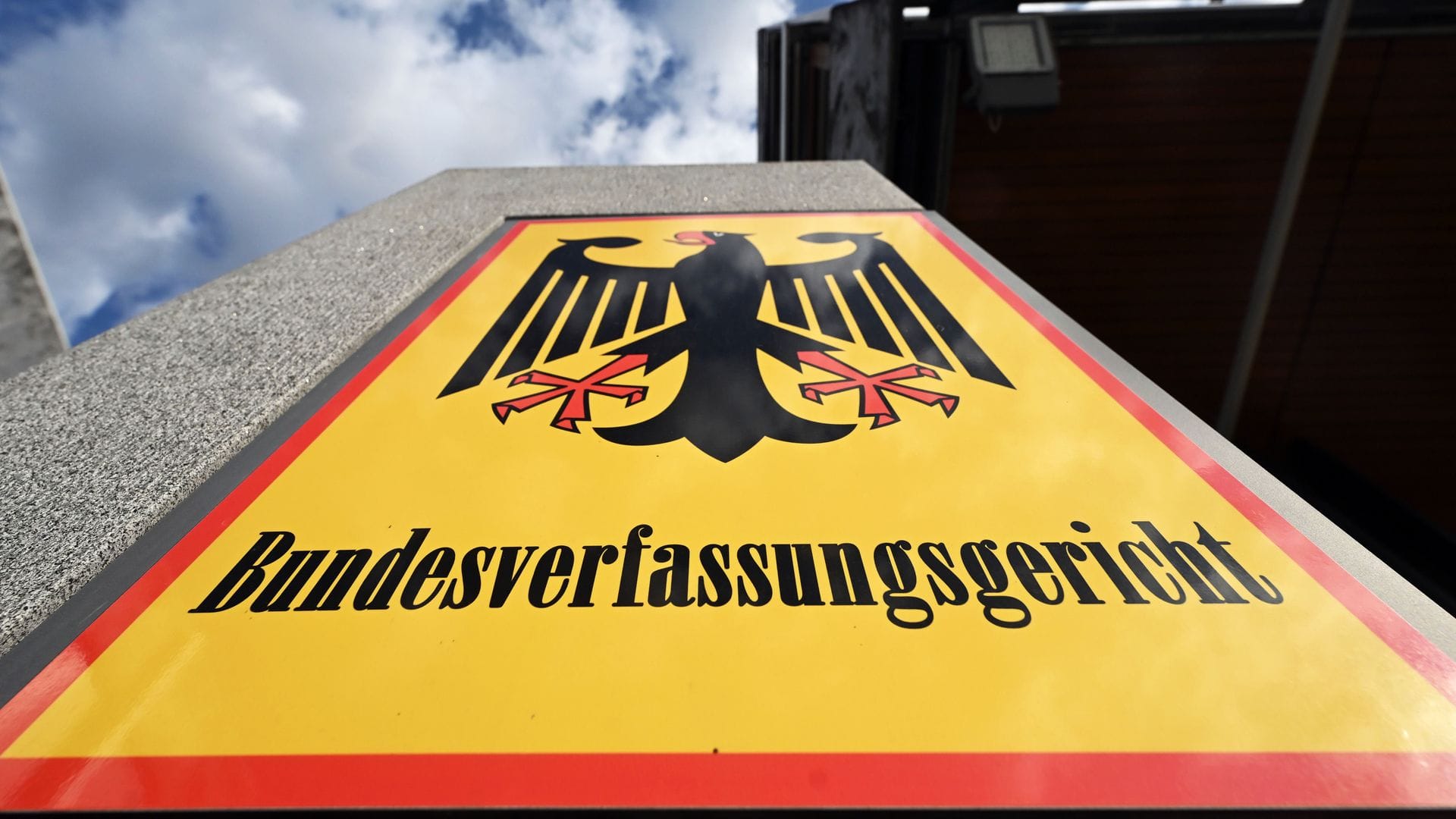 Karlsruhe hat eine Beschwerde von Intensivmedizinern geprüft. (Archivbild)