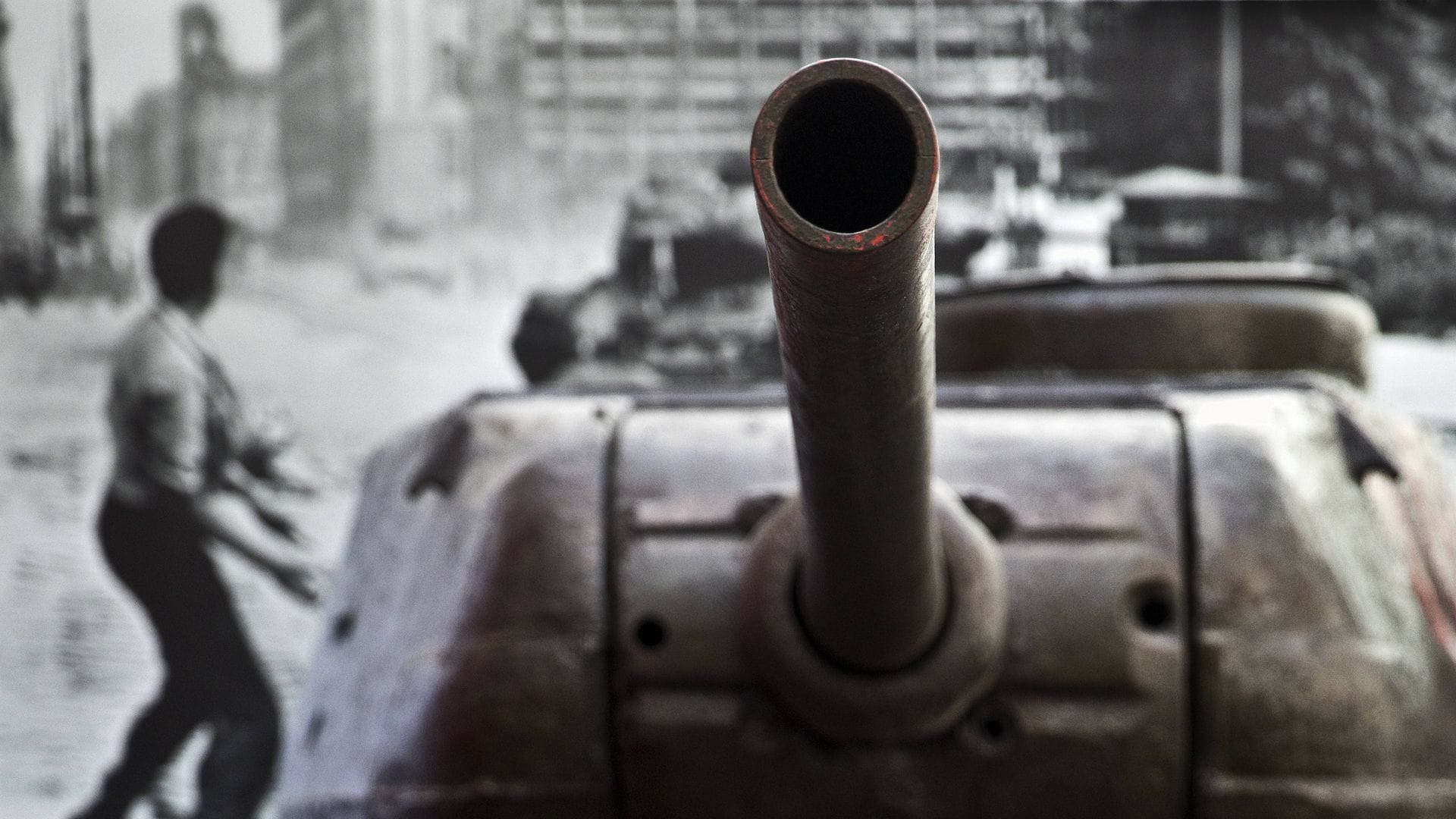 Beim Aufstand vom 17. Juni 1953 fuhren sowjetische Panzer durch Ostberlin.