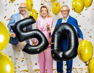 Freuen sich über das 50-jährige Jubiläum von Binder Optik: Dominic, Gabriele und Dr. Helmut Baur (von links).