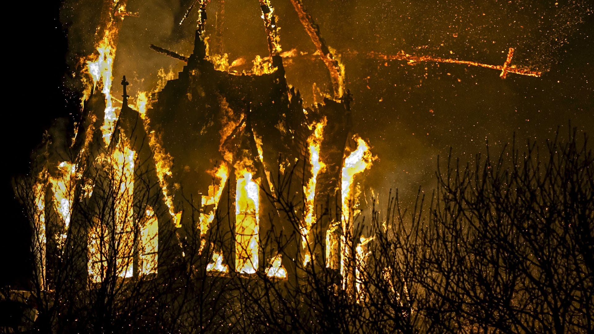 Die Vondelkirche in Amsterdam ist durch einen Brand in der Silvesternacht schwer beschädigt worden.