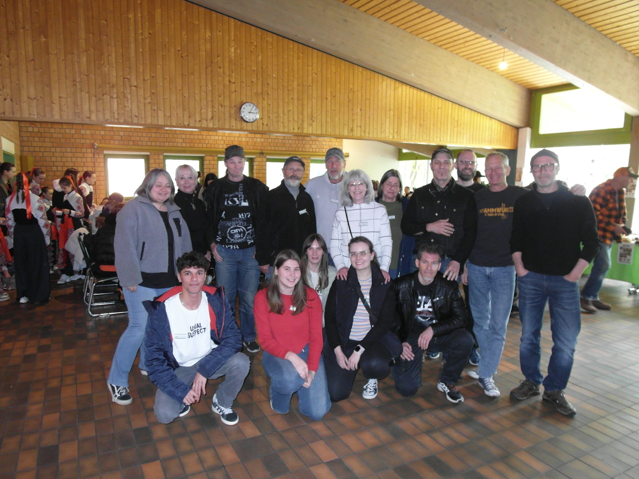 Gemeinsam mit Ehrenamtlichen organisiert Annabell Graness (zweite Reihe links) mit dem Projekt Primetime International die diakonische Flüchtlingsarbeit der evangelischen Kirche in Böblingen