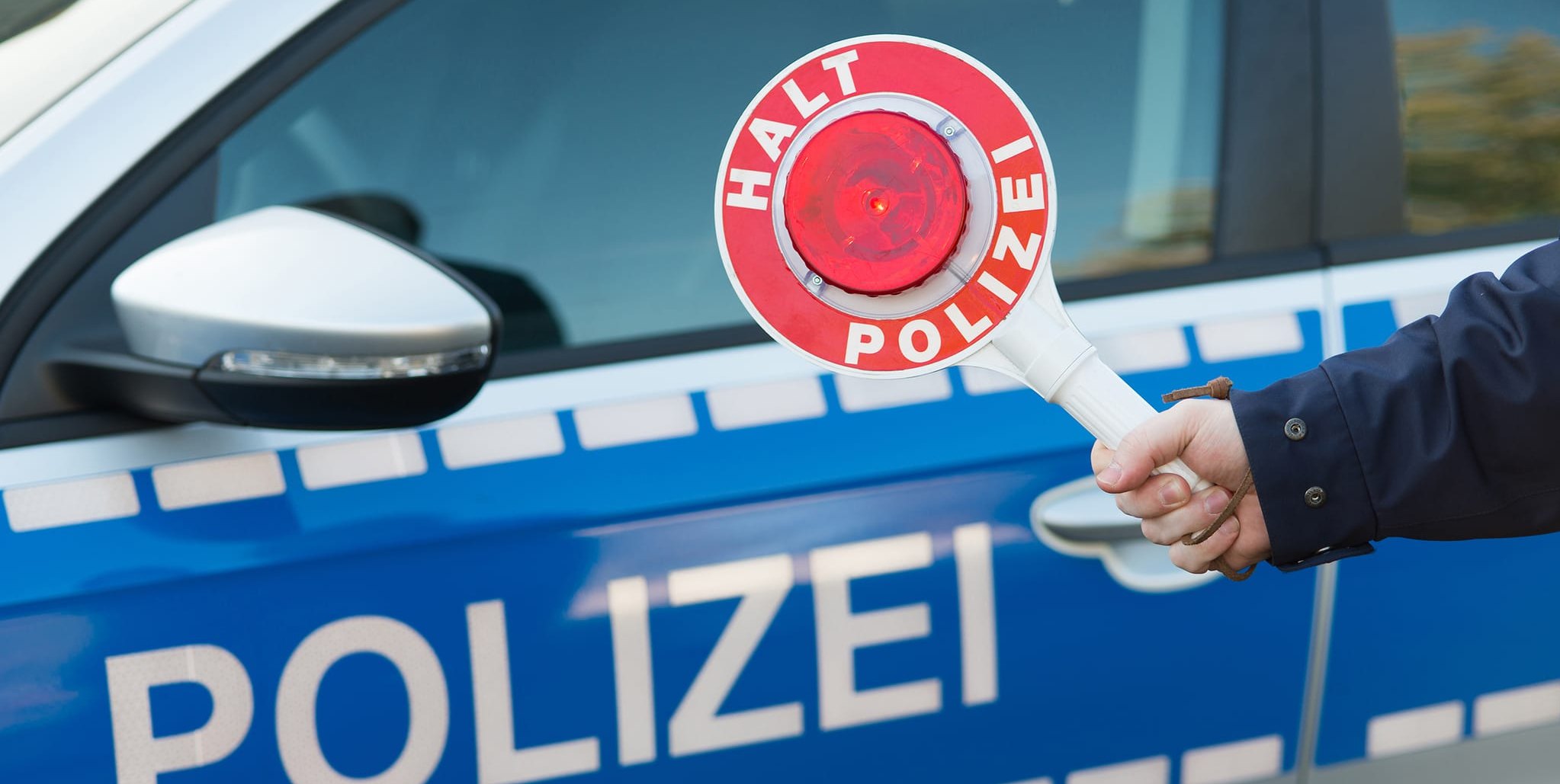 Die Polizei stoppte die beiden Raser auf einem Parkplatz auf Höhe der Keltenburgstraße.