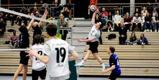 Lukas Thiem am Schlag. Die Sindelfinger Volleyballer überzeugt nur im ersten Satz und im Tiebreak gegen Ravensburg.
