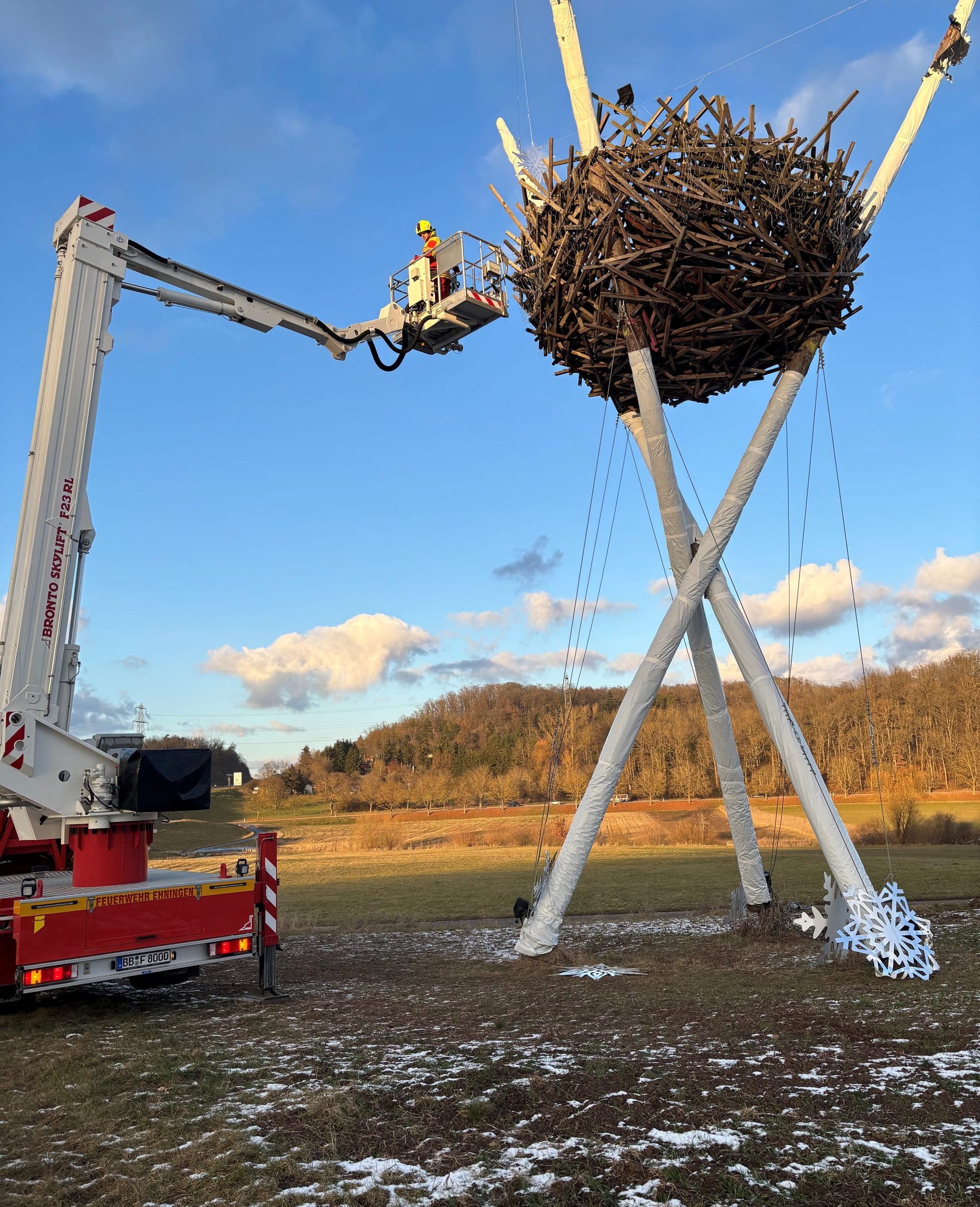 Feuerwehreinsatz am Vogelnest.