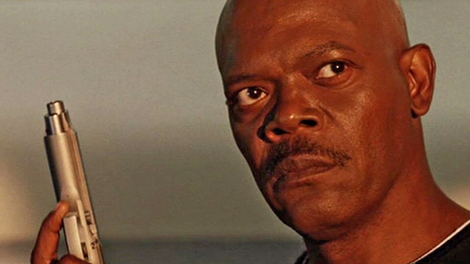 Mit „Pulp Fiction“ wurde Samuel L. Jackson zum Star. Im Schlangen-Thriller „Snakes on a Plane“ von 2006 ist er die coolste Socke weit und breit.   Bild: z
