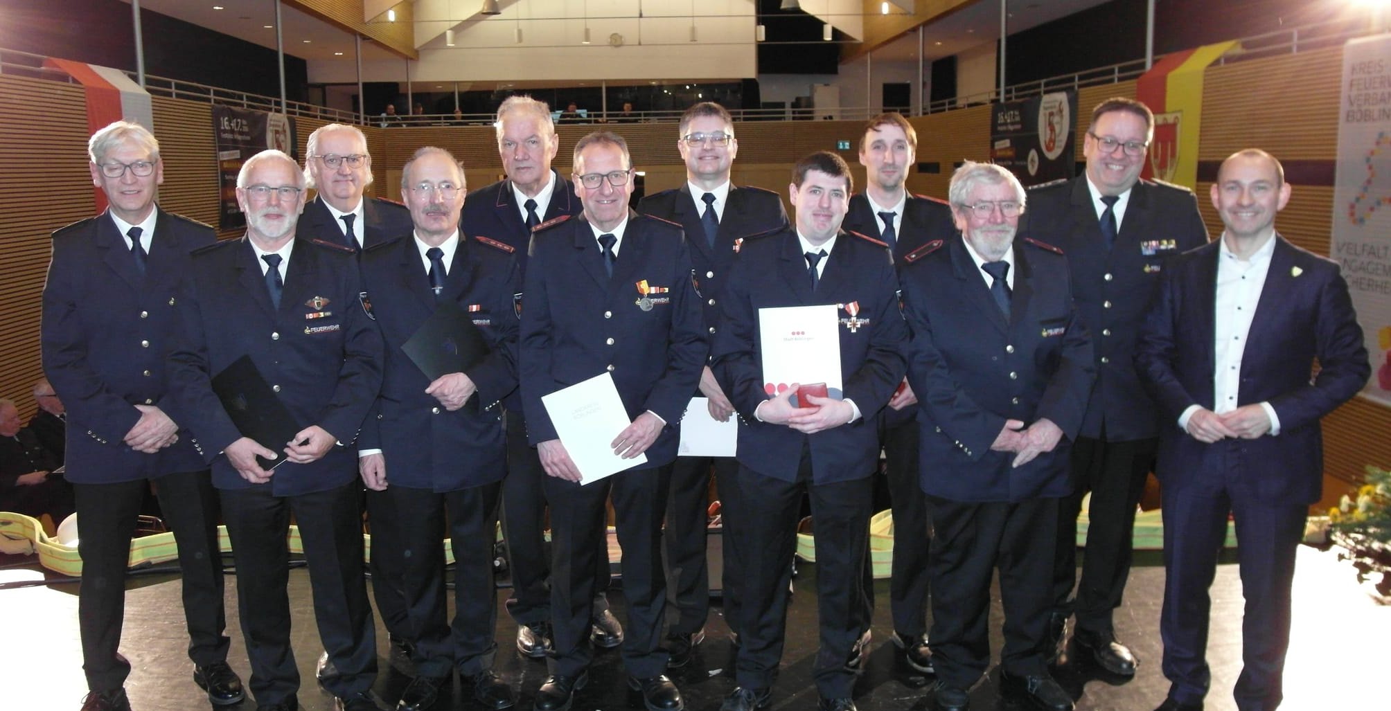 Ehrungen auf der Jahreshauptversammlung der Böblinger Gesamtfeuerwehr: Thomas Frech (Kommandant), Gerhard Wochele, Ralf Schirmer, Alfred Spengler, Fritz Reutter, Jörg Haldenwang, Thorsten Katzmann, Florian Bonis, David Wenger, Werner Splettstösser, Wolfga