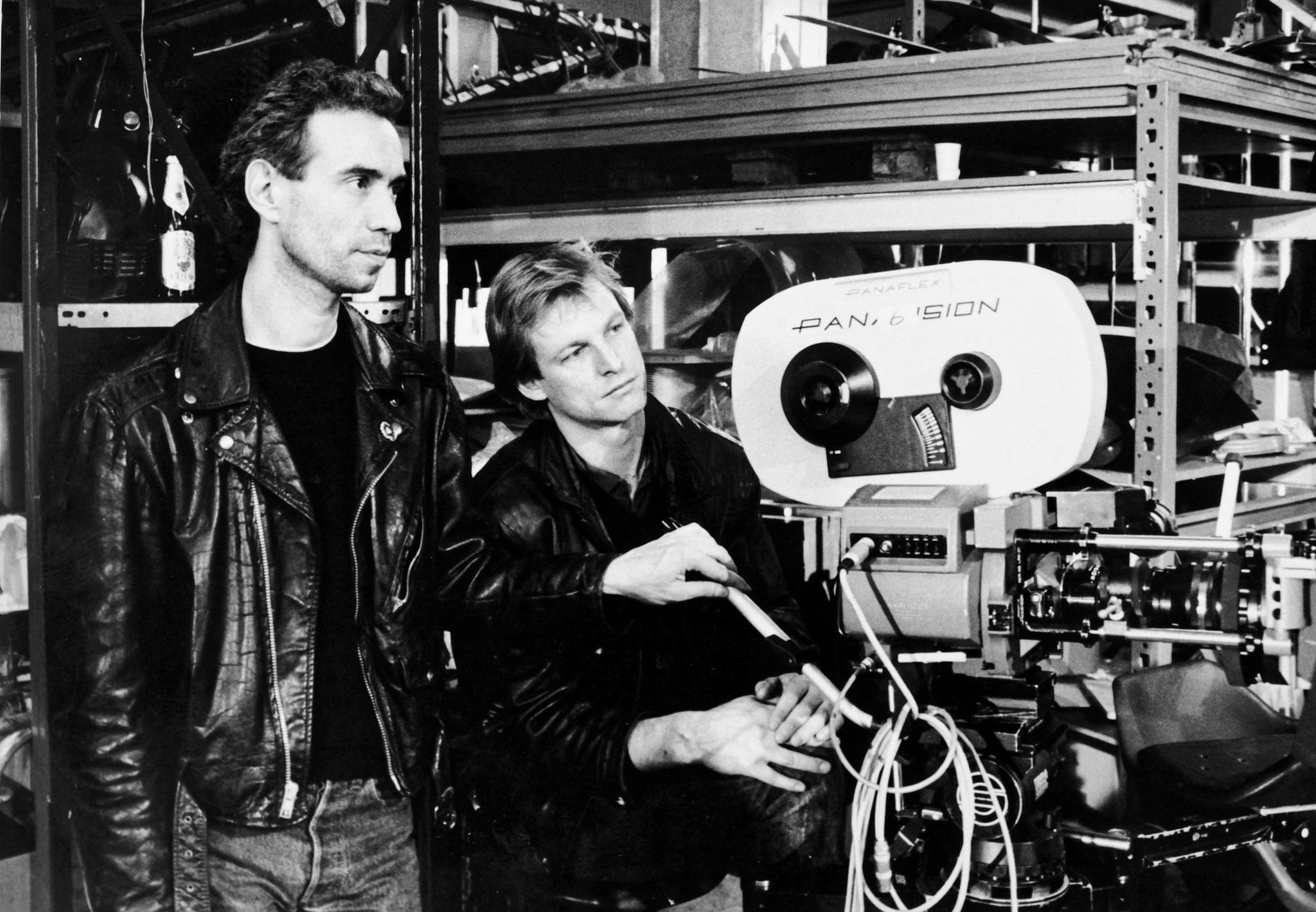 Roland Emmerich (links) 1984 am Set seines Films „Joey“.