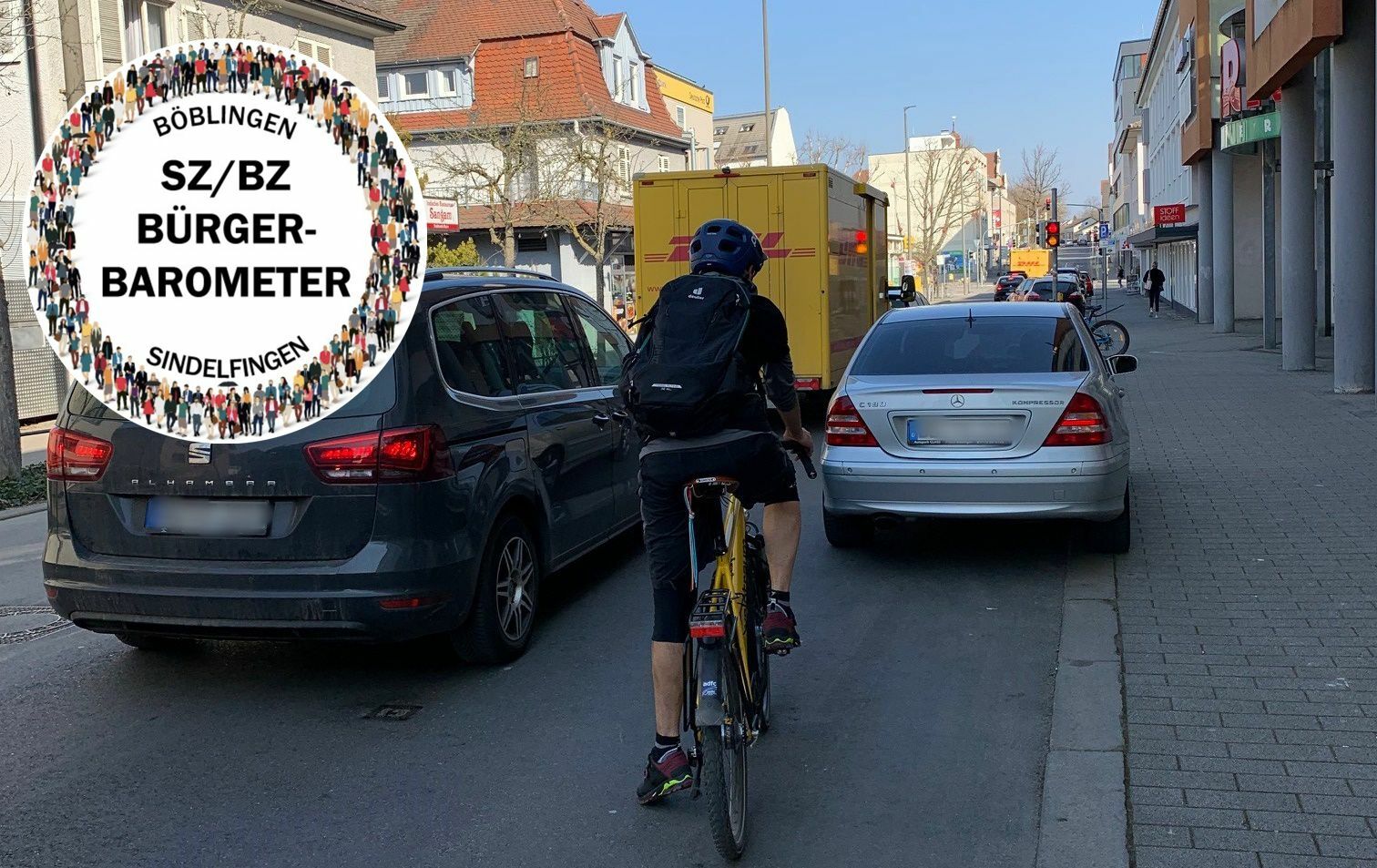 Ein Dauerärgernis für Radfahrer in der Stadt: Sie müssen sich mit den Autofahrern die Fahrbahn teilen und dann blockiert auch noch ein Auto, das zwischen Gehweg und Fahrbahn steht, ein Durchkommen. Das SZ/BZ-Bild zeigt eine Alltagsszene in der Gartenstraße in Sindelfingen. Bild: Haar