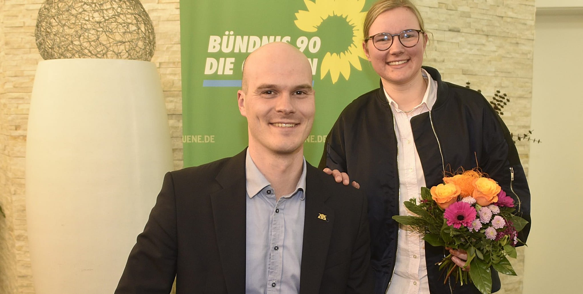 Als Ersatzbewerberin will Caroline van Monsjou dem derzeitigen Landtagsabgeordneten Peter Seimer im Wahlkampf den Rücken stärken. Bild: Reichert
