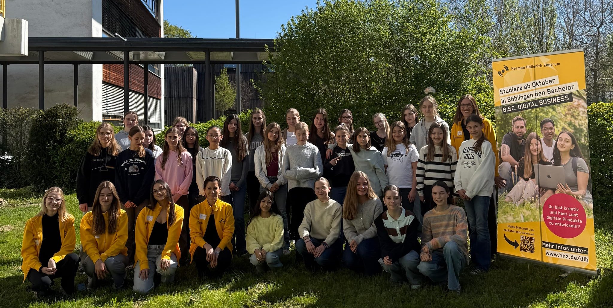 Gemeinsames Gruppenbild am Böblinger Herman Hollerith Zentrum.